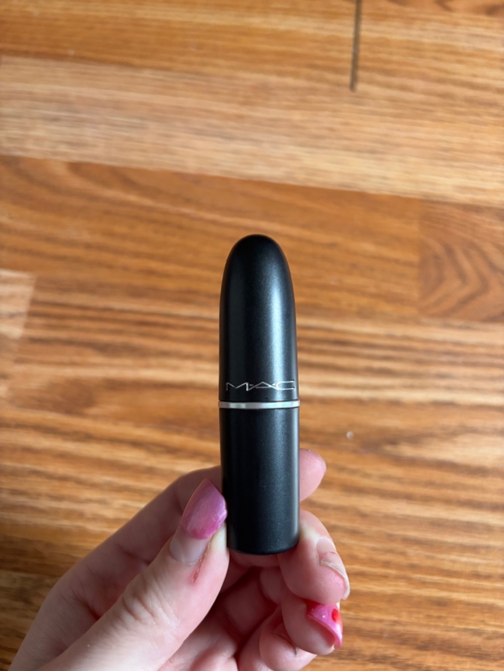 MAC Red Lipstick - Ruby Woo - Picture 3 of 7